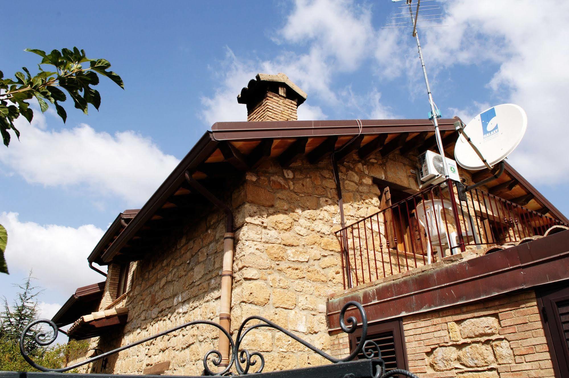 La Casa Sulla Collina D'oro Couette-café 3*